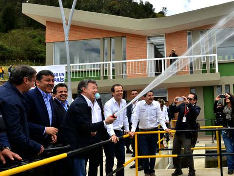 Juan Manuel Santos propone diálogo a Rafael Correa, por el comercio en la frontera