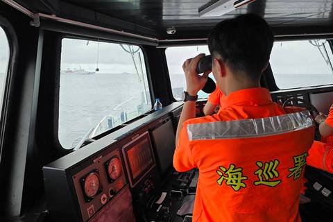 Aviones de China cruzan línea divisoria del Estrecho de Taiwán en una “advertencia seria” dirigida a los “independentistas”