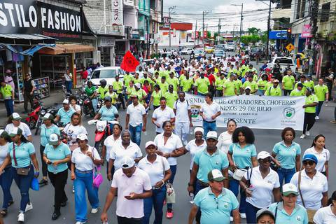 Una mejor seguridad social y alternativas de reactivación plantean trabajadores y comerciantes de Santo Domingo en marcha