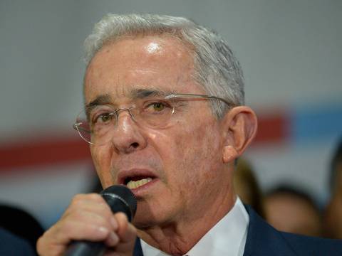 Álvaro Uribe califica de “amenaza” para Colombia los acuerdos militares de China y Venezuela 