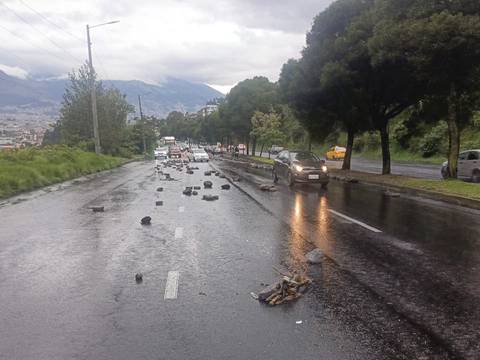 Lluvia causó incidentes en varios sectores de Quito este domingo, 26 de mayo