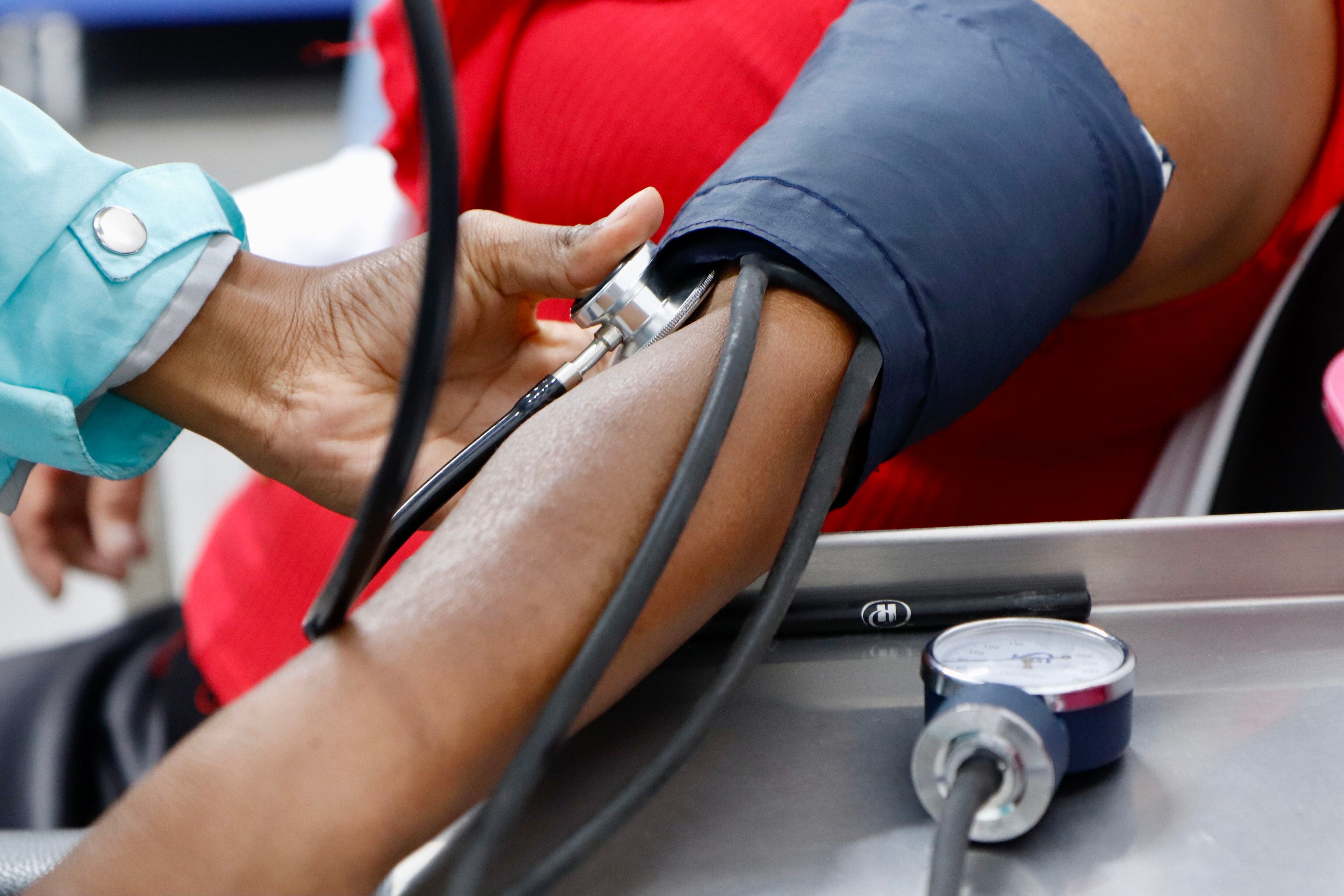 ‘Muchos pacientes se enteraron en la pandemia de que eran hipertensos, pues se complicaron con el COVID-19′. Conozca cómo evitar este mal