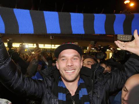 Matthäus le pide a Podolski que en el Inter tuitee menos
