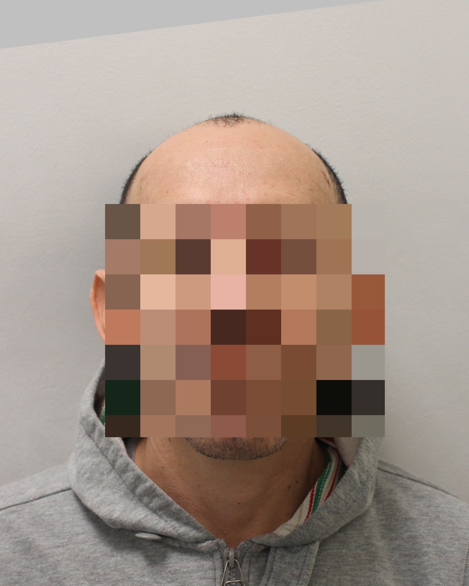 Ecuatoriano fue sentenciado en Reino Unido por falsificar pasaportes desde su ático