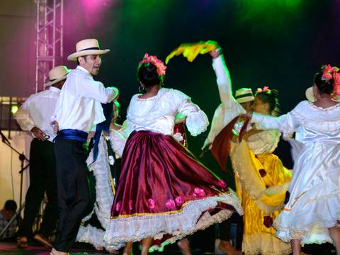 Folclor latino se vivió en festival internacional de danza
