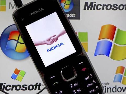 Microsoft compra el negocio de teléfonos y servicios de Nokia