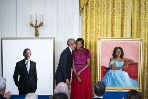 Barack y Michelle Obama volvieron a la Casa Blanca, aunque solo para la revelación de sus retratos oficiales 