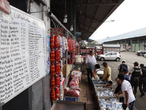 Comerciantes ya se disputan la carga que llega al mercado mayorista de Guayaquil desde la Sierra; comisaría realiza controles para evitar alza de precios