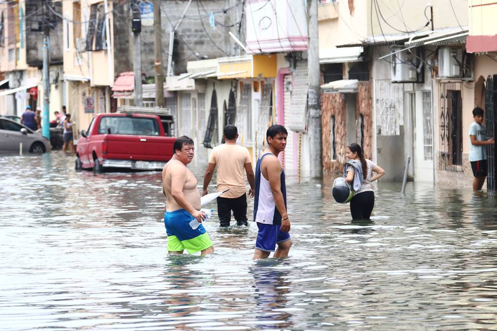 Guayaquil under water and without clear solutions
