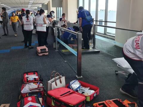Mujer perdió la pierna en una pasarela móvil del aeropuerto de Bangkok