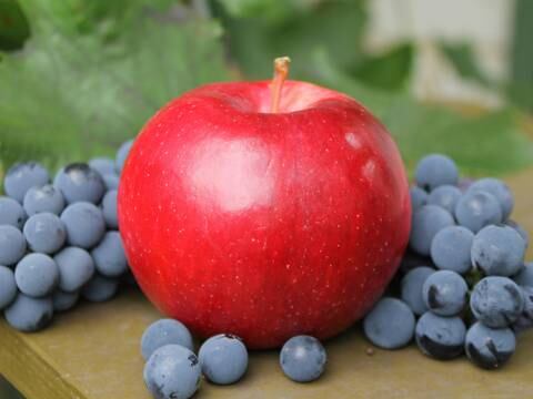 Uvas y manzanas, entre las frutas recomendadas para un corazón saludable