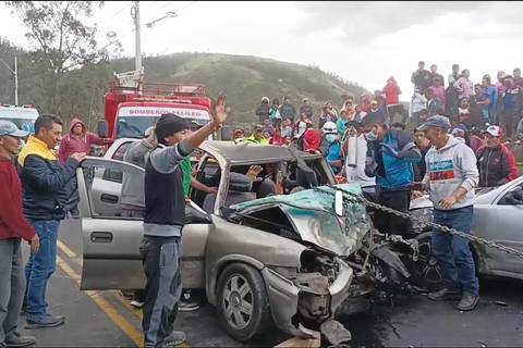 Tres fallecidos en accidente registrado en carretera Pelileo-Baños