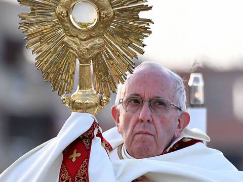 El papa Francisco veta plan para que protestantes comulguen