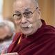 ¿Los monjes tibetanos se saludan sacando la lengua? Qué dicen los expertos sobre la polémica tras el video del Dalái Lama besando a un niño en la boca