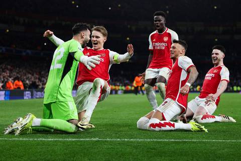 Arsenal vence en penales al Oporto y vuelve a los cuartos de final de Champions League