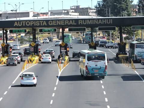 El carril exclusivo para el bus en Quito fue una solución en la mañana, pero no en la tarde, según autoridades