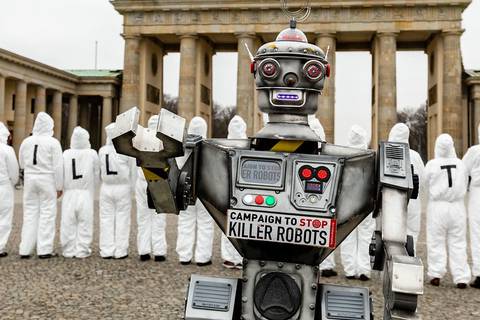 Prohibición total o uso limitado de “robots asesinos”, tema de debate de foro diplomático sobre armas 