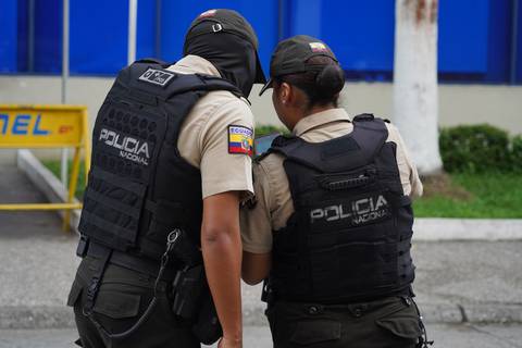 CNEL reanuda atención en las siete agencias de Guayaquil tras suspensión temporal por asesinato afuera de la oficina de La Garzota 