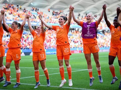 Triunfo ante Canadá le da primer puesto en su grupo a Holanda en el Mundial femenino