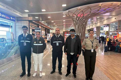 Un pasajero con orden de captura fue detenido en el aeropuerto de Quito