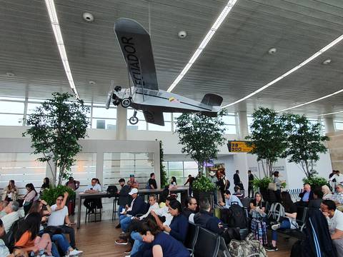 Desde este mes rige incremento de la tasa que pagan pasajeros al salir por el aeropuerto de Guayaquil