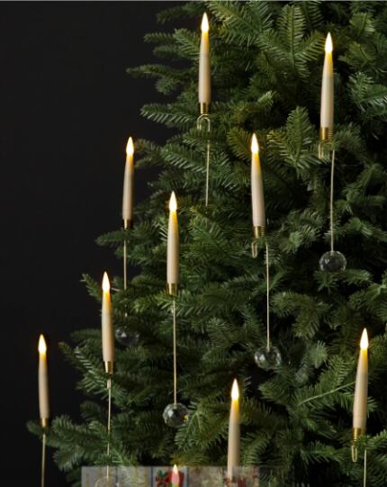 Imagen de producto Luces LED en ramas con gorro navideño o esferas de Sukasa