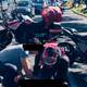 Dos motociclistas resultaron heridos por un choque lateral en la avenida 10 de Agosto, en el norte de Quito