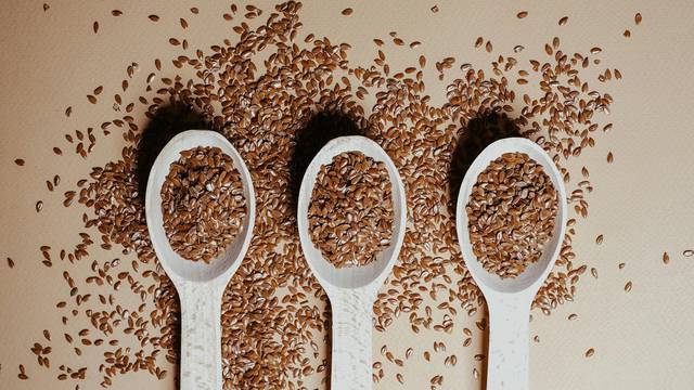 Cómo consumir las semillas con omega 3 y fibra dietética que alivian los síntomas de la menopausia