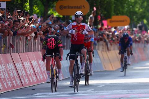 Giro de Italia: La fuga sorprende y se queda con el triunfo en la etapa 5, Jhonatan Narváez con el pelotón en meta
