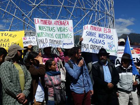 Ambientalistas piden renuncia del ministro de Minería, Javier Córdova