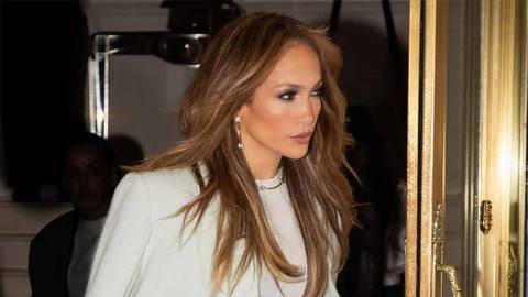 Sola de nuevo y con una dura expresión en su rostro: Jennifer Lopez asistió sin Ben Affleck al estreno de su película “Atlas”