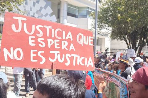 Niñas del caso mecheros llegaron a la Corte Constitucional en segundo día de protestas, en Quito 