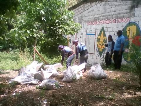 Vecinos de bosque Palo Santo piden más control por desechos