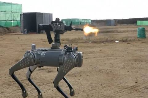 China presenta su nuevo ejército de perros robot con ametralladoras en la espalda
