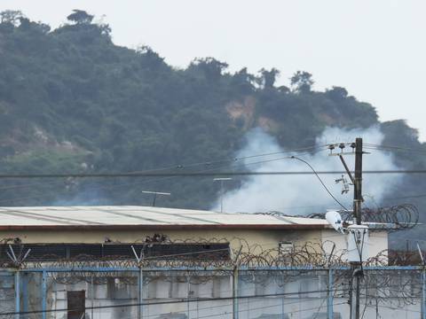 Ministro Juan Zapata: Se usaron explosivos de forma controlada porque las puertas de la cárcel del Litoral se sellaron con soldadura eléctrica