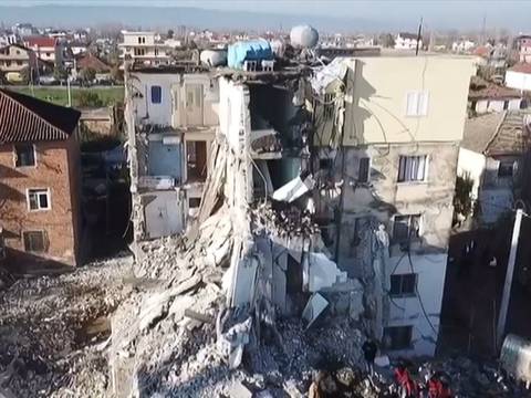 Al menos 20 muertos tras sismo en Albania, que también impactó a los Balcanes