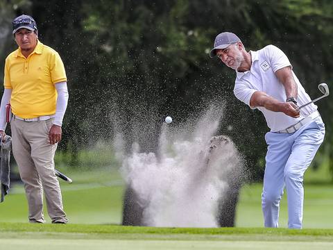 Versión golfista de Batistuta se exhibe en Quito