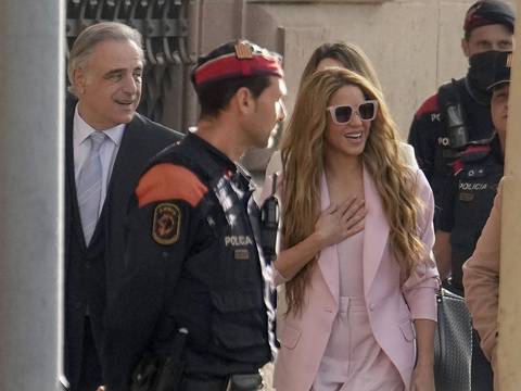 Rosa pálido y traje discreto, este es el mensaje que quiso dar Shakira con su significativo look en el juicio donde admitió que defraudó 14 millones de euros a la Hacienda española