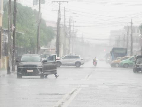 Lluvia causó complicaciones en varias zonas de Guayaquil este jueves, 25 de abril