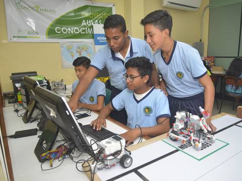 Jóvenes que gustan de la robótica, con reto en Tailandia
