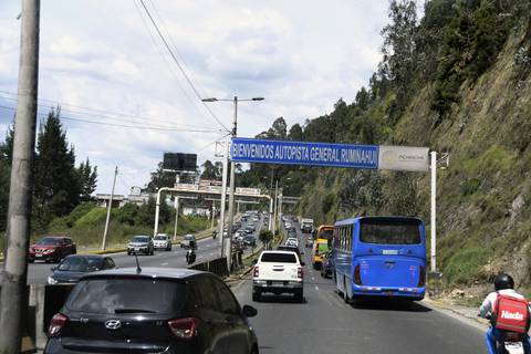 Este domingo habrá un cierre vial en un tramo de la autopista General Rumiñahui