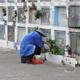Comerciantes de flores y pintores lamentaron la baja concurrencia que se registró en cementerios de Ambato