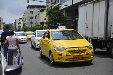 Taxistas de Guayas ante alza del IVA: Hemos decidido no subir los valores de las carreras a los usuarios 