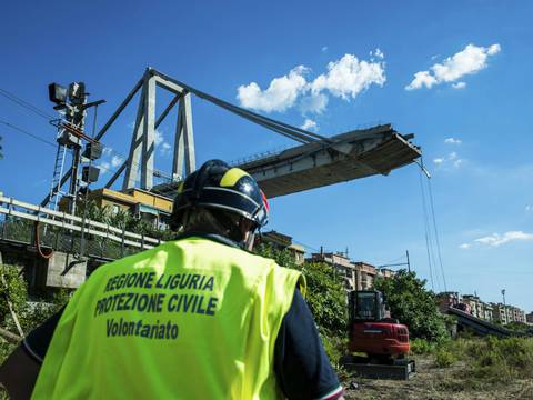 Inicia nueva fase de búsqueda por puente caído en Génova