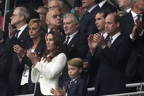 El príncipe Guillermo dice sentirse ‘enfermo’ por insultos racistas contra jugadores ingleses