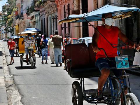 Cuba da vía libre a sus ciudadanos para importar alimentos y medicinas mientras trata de controlar cualquier protesta
