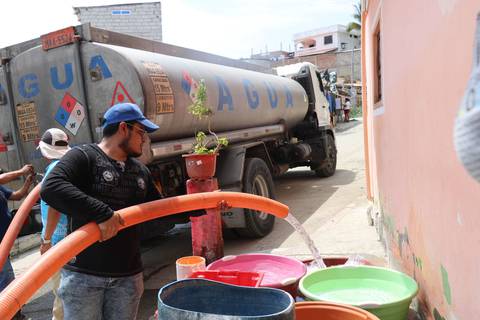 Manta tiene problemas para distribuir agua a los barrios debido a los cortes de luz 