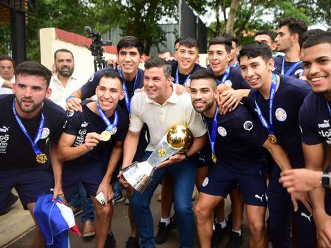 Presidente de Paraguay rinde homenaje a selección de su país, campeona del Preolímpico Sudamericano Sub-23