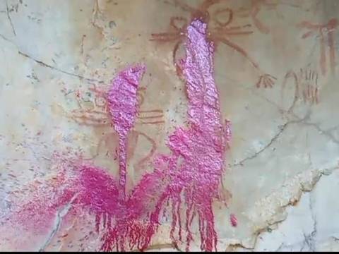 Rocían con espray pinturas rupestres Patrimonio de la Humanidad en España