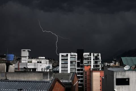 ‘No es muy usual una tormenta en la noche’: así será el clima en Quito durante esta semana